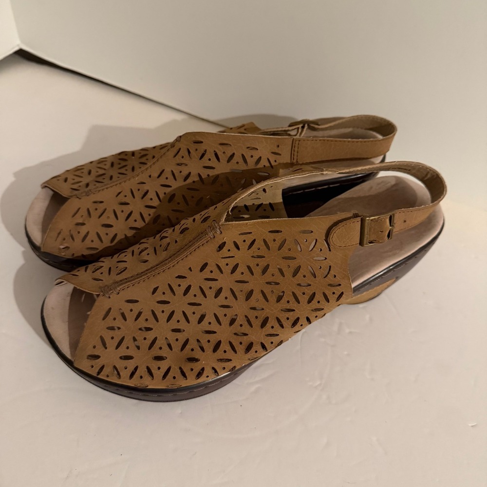 J-41 Adventure On Mona Tan Laser Cut Wedge Sandals Women 9.5M Slingback